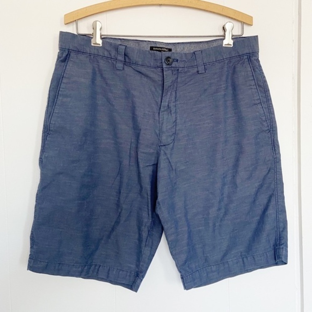 Banana Republic blue chambray flat front shorts 33 10” inseam